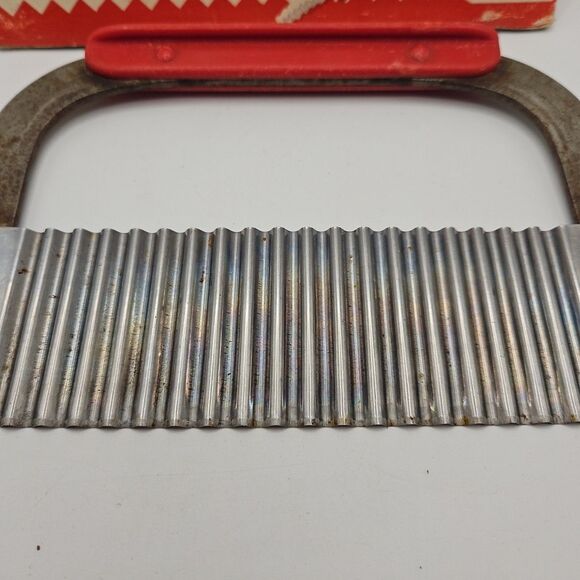 Vintage Huot Serrater & Meat Tenderizer Original Package Red Plastic Handle - Picture 3 of 16